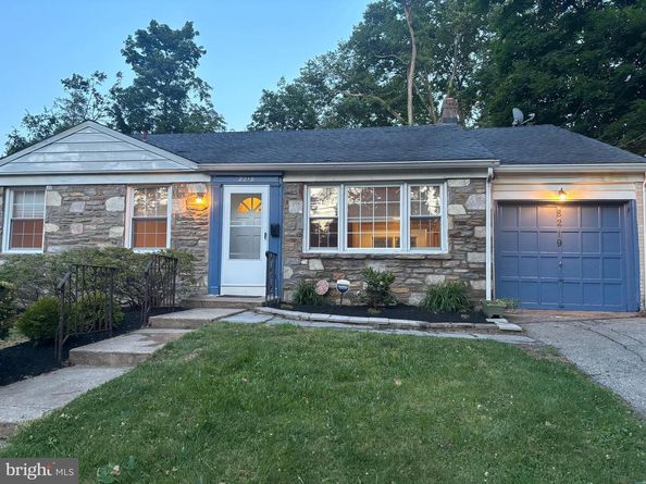 8219 Brookside Road, Elkins Park PA 19027