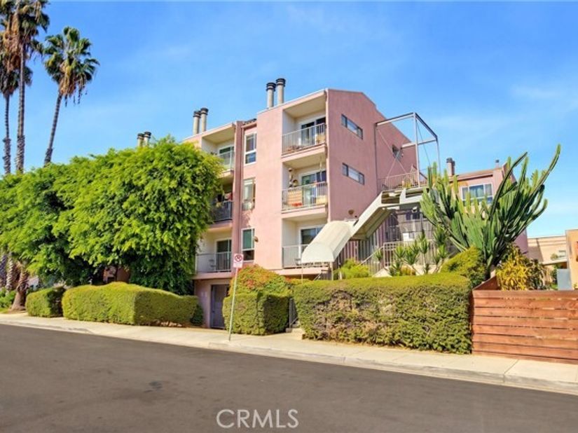 6525 La Mirada 112, Los Angeles CA 90038