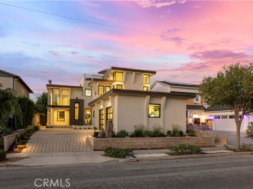 1205 Crestview, Seal Beach CA 90740