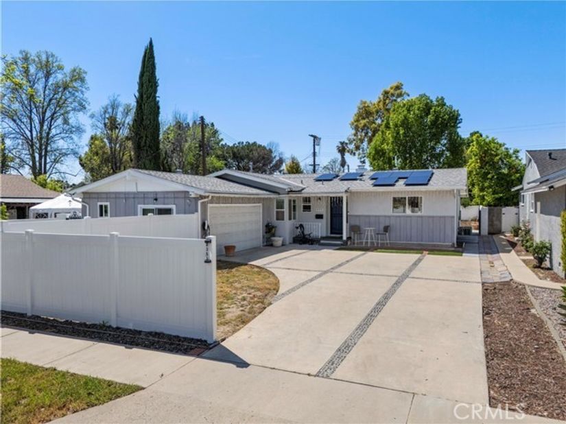 8353 Chimineas, Northridge (los Angeles) CA 91325