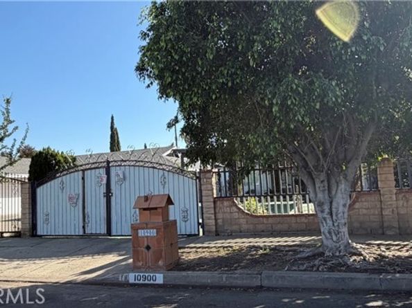 10900 Goss, Sun Valley (los Angeles) CA 91352