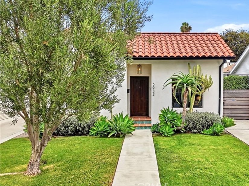 2932 Edgehill, Los Angeles CA 90018