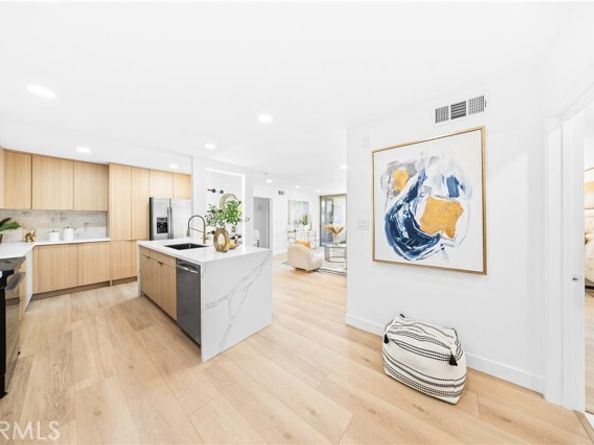 1550 N Laurel Avenue 203, Los Angeles CA 90046