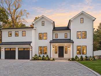 8 Hickory Drive