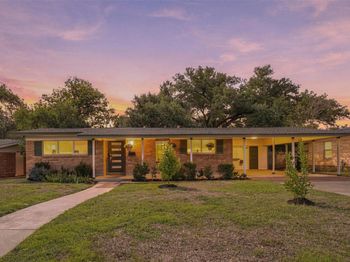 1419 Cloverleaf DR
