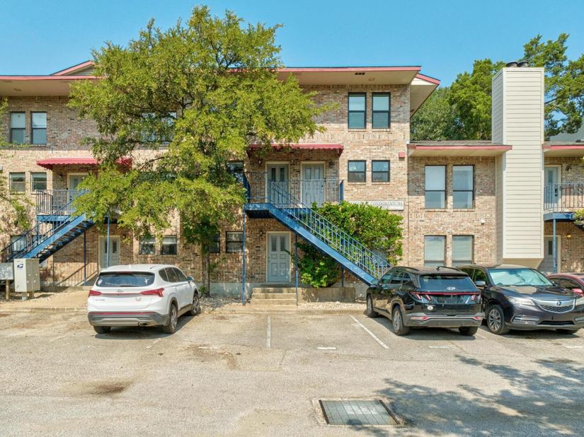 1404 Norwalk LN 206, Austin TX 78703