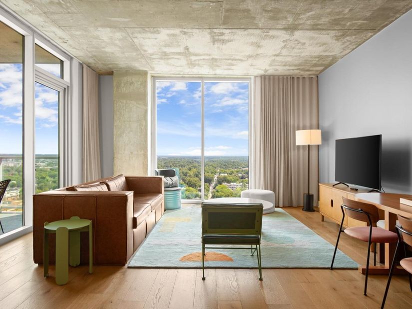 48 East Ave 2004, Austin TX 78701