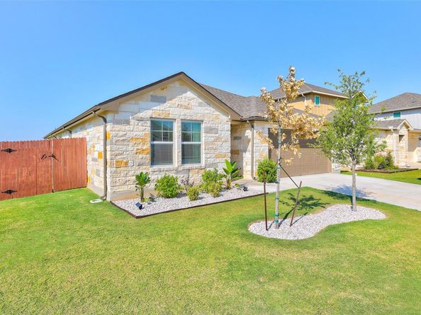 101 Skyview Farm LN, Liberty Hill TX 78642