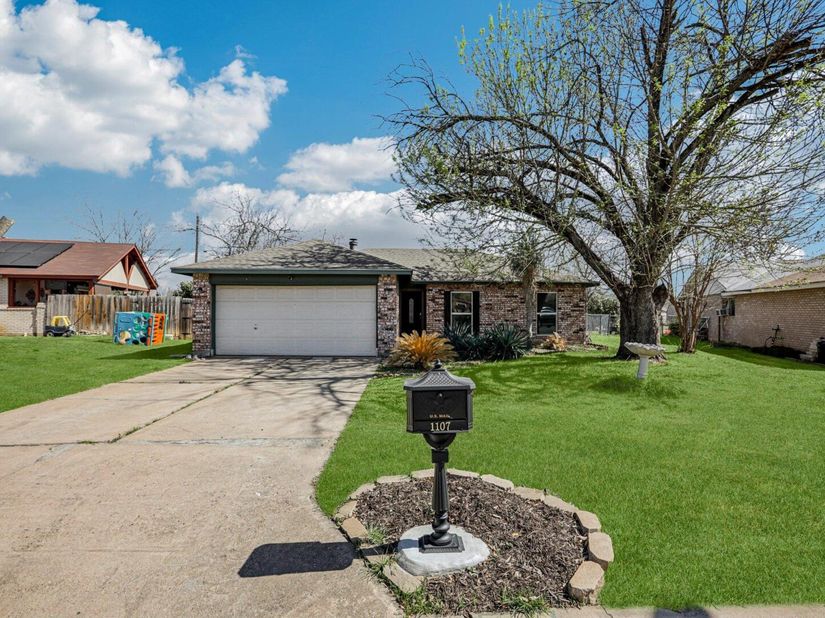 1107 Long Meadow DR, Round Rock TX 78664