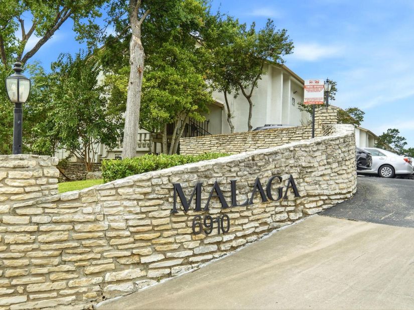 6910 Hart LN 912, Austin TX 78731