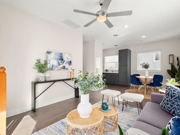2827 Manor RD 3105, Austin TX 78722