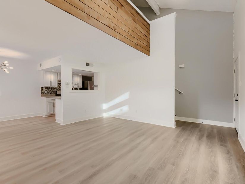 2124 Burton DR 174, Austin TX 78741