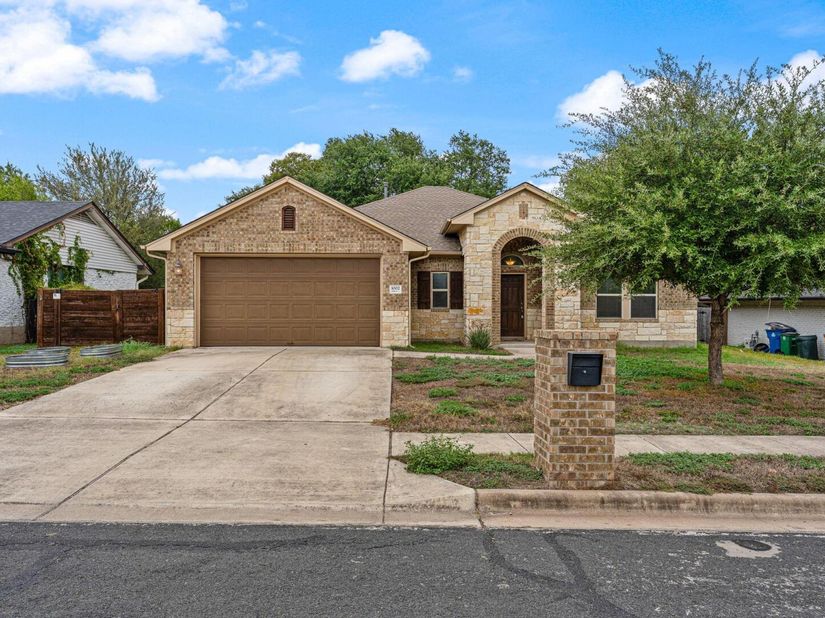 1002 Cripple Creek DR, Austin TX 78758