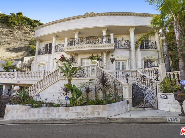 2258 Gloaming Way, Beverly Hills CA 90210