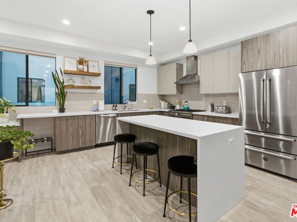 6707 N Sepulveda Boulevard, Van Nuys CA 91411