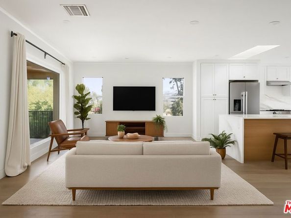 1402 Allesandro Street, Los Angeles CA 90026