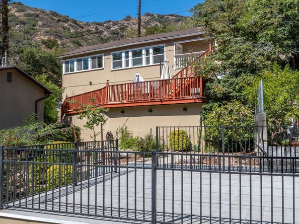 701 Country Club Drive, Burbank CA 91501