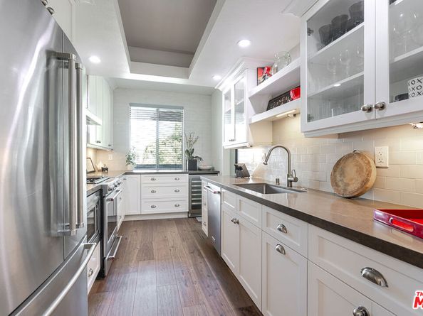 11322 Camarillo Street 201, Toluca Lake CA 91602