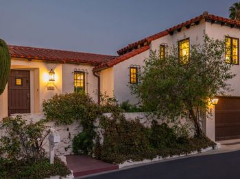 3922 Glenridge Drive