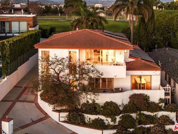 905 Berkeley Street, Santa Monica CA 90403