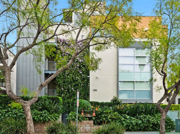 1250 N Harper Avenue 414, West Hollywood CA 90046