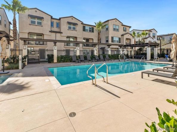 2328 Columba Gln, Escondido CA 92025