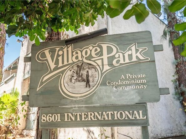 8601 International 249, Canoga Park CA 91304
