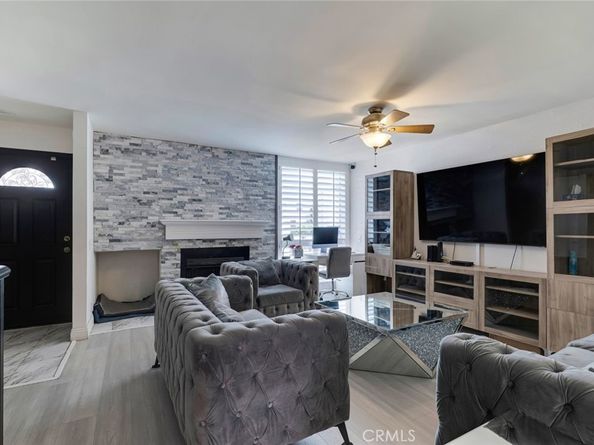 10231 Independence C17, Chatsworth CA 91311