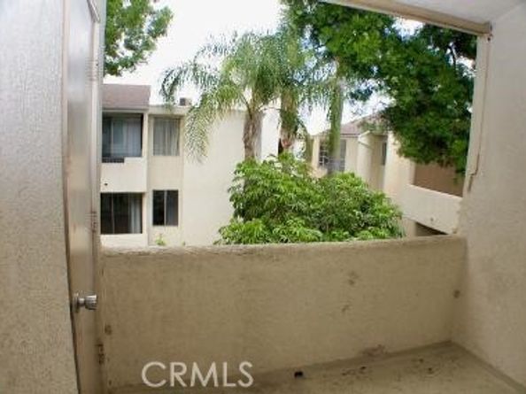 5325 Newcastle 322, Encino CA 91316
