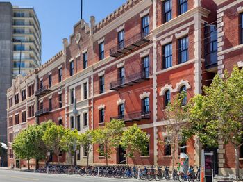 900 North Point Street