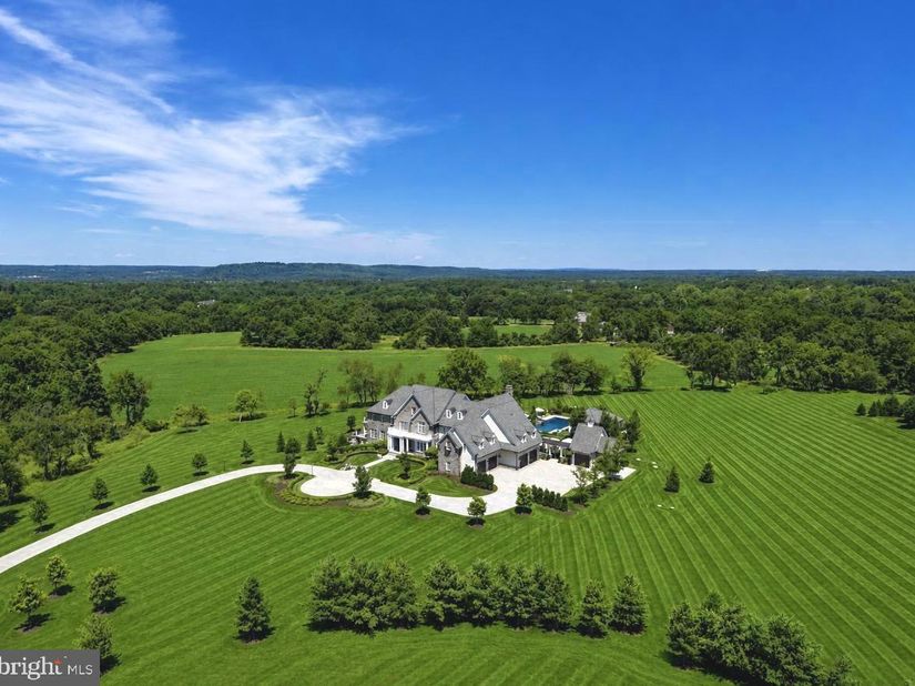 6 Tines Field Path, Newtown PA 18940