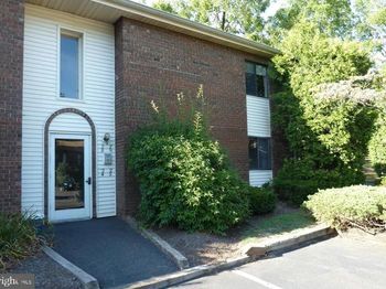 25 Hatters Court