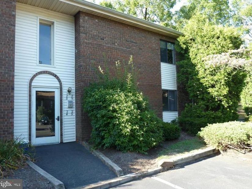 25 Hatters Court 25, Hatboro PA 19040