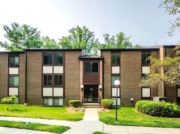 9737 Kings Crown Court