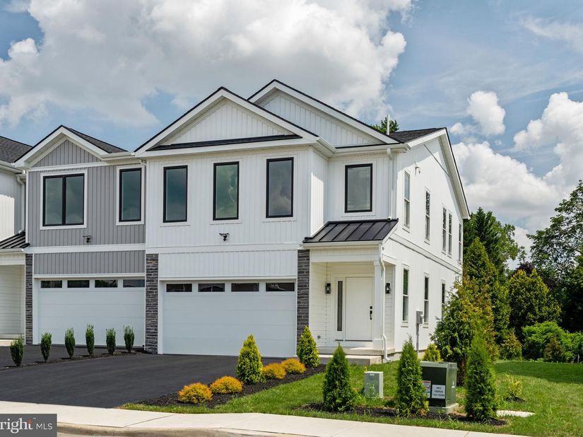 677 Provident Rd, Southampton PA 18966