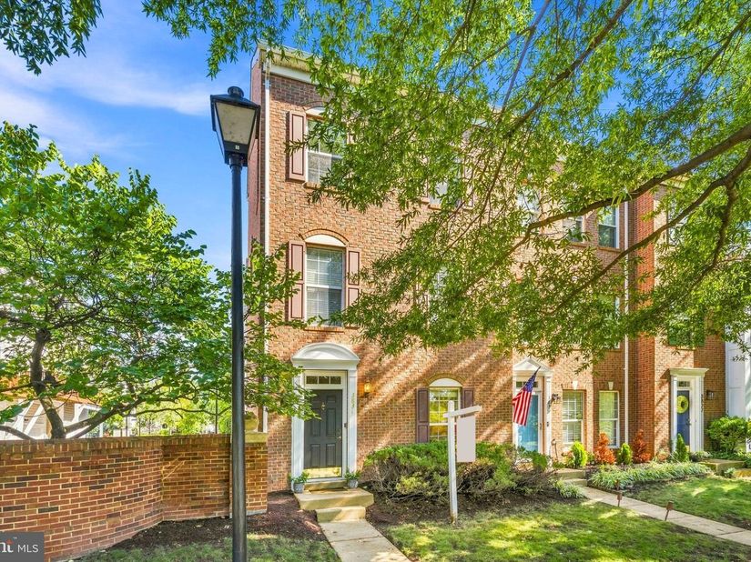 3831 Eisenhower Avenue, Alexandria VA 22304