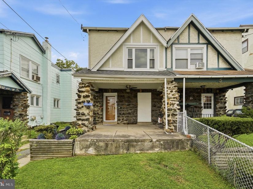 7 Oakley Road, Upper Darby PA 19082