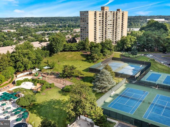 203 Yoakum Parkway 1725, Alexandria VA 22304