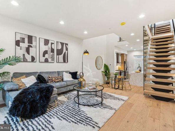 1102 N Bodine Street, Philadelphia PA 19123