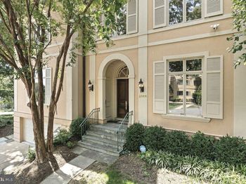 2944 University Terrace NW