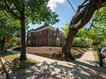 2241 40TH Place NW