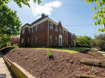 2241 40TH Place NW