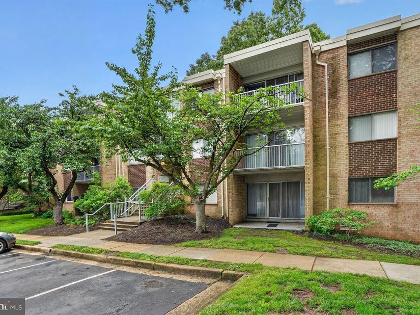 2911 Charing Cross Road 8, Falls Church VA 22042
