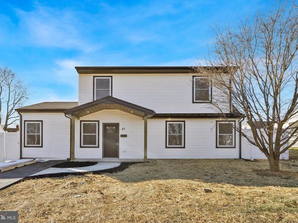 27 Almond Lane, Levittown PA 19055