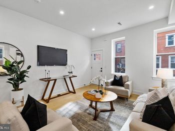 17 E Columbia Avenue