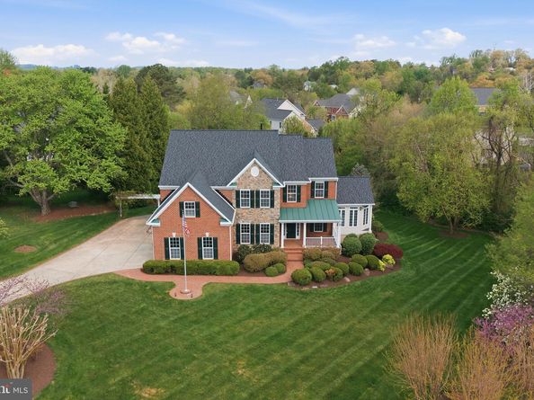 1220 Admiral Zumwalt Lane, Herndon VA 20170