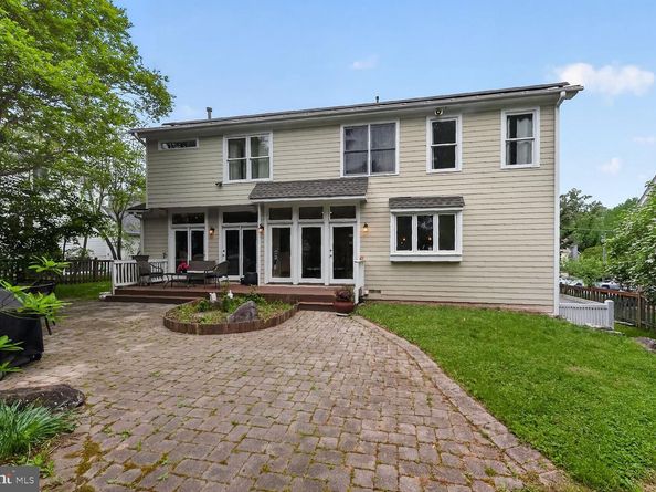 303 Talahi Road SE, Vienna VA 22180