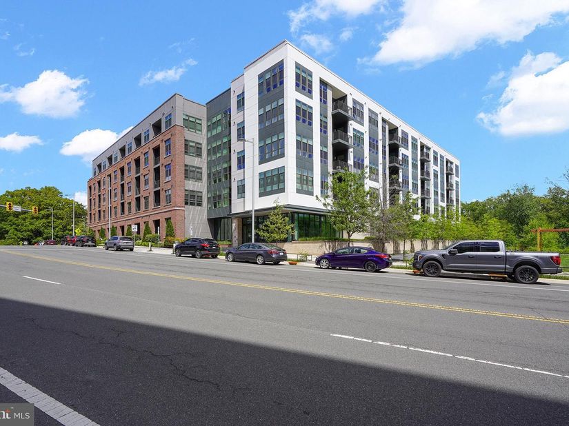 1761 Old Meadow Road 221, Mclean VA 22102