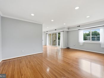 2901 Charing Cross Road