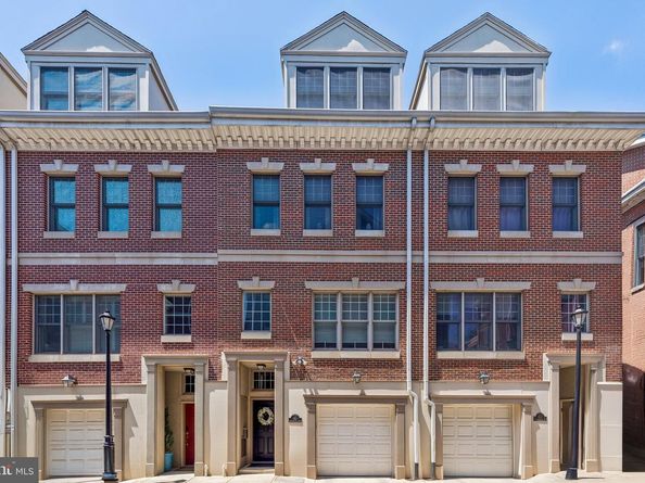 852 Independence Court, Philadelphia PA 19147